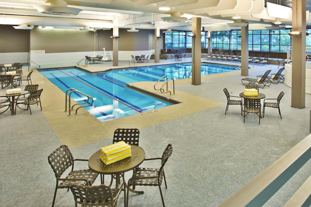 Hilton Chicago Oak Brook Hills Resort y Centro de Conferencias Exterior foto