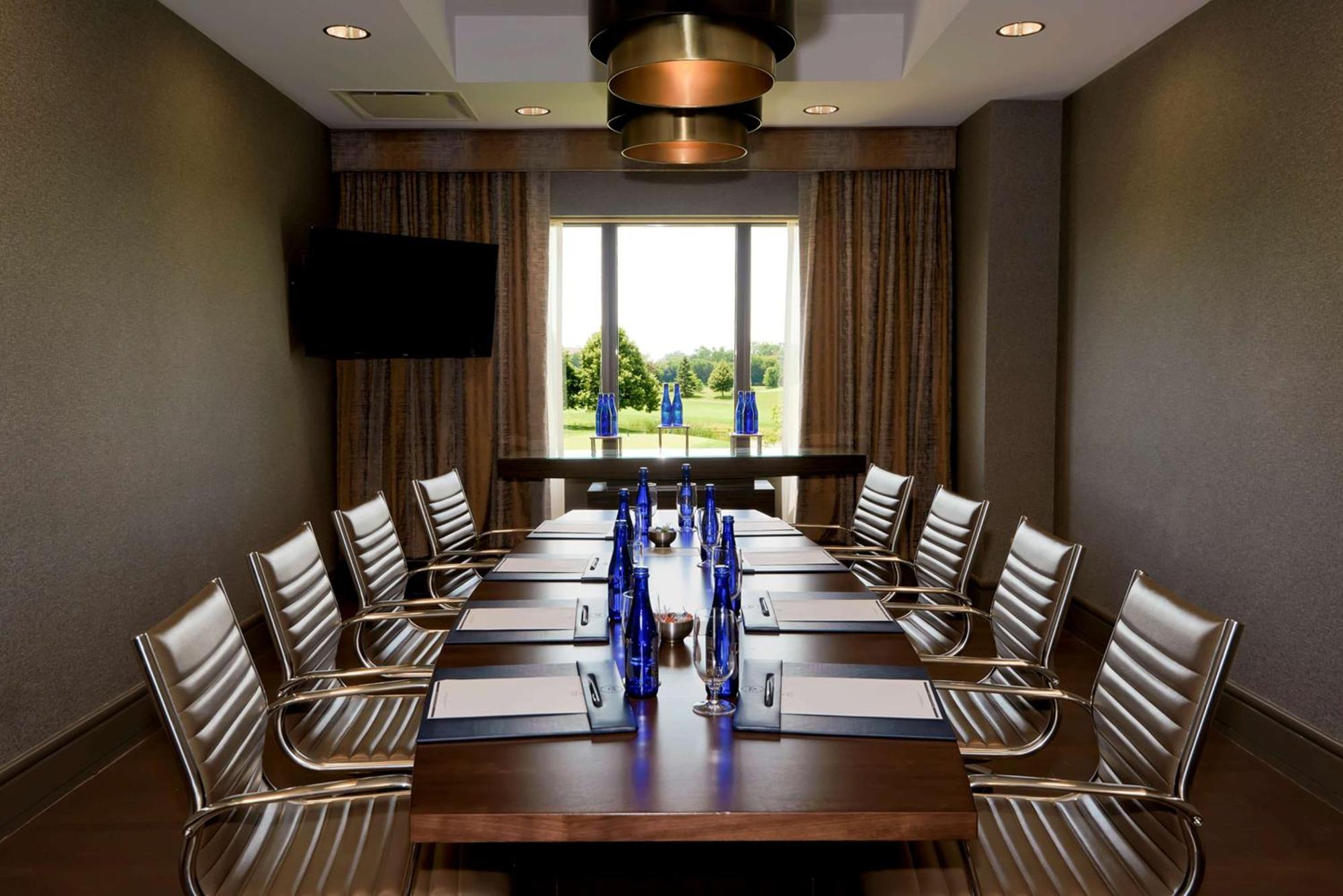 Hilton Chicago Oak Brook Hills Resort y Centro de Conferencias Exterior foto