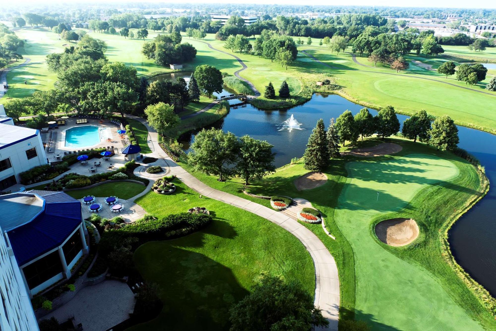 Hilton Chicago Oak Brook Hills Resort y Centro de Conferencias Exterior foto