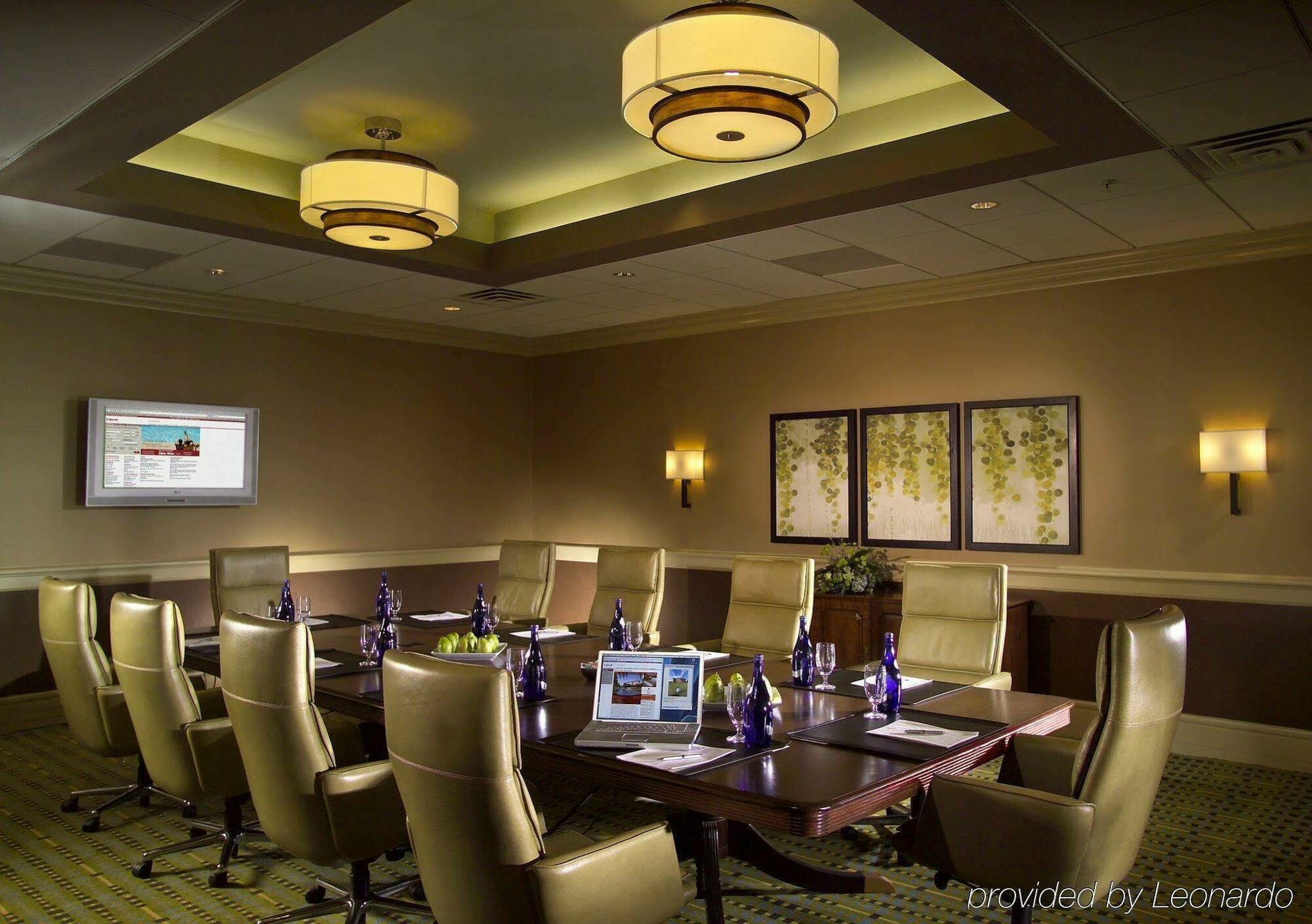 Hilton Chicago Oak Brook Hills Resort y Centro de Conferencias Exterior foto