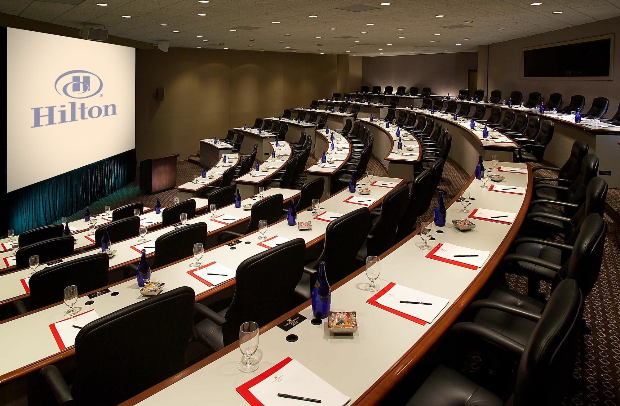 Hilton Chicago Oak Brook Hills Resort y Centro de Conferencias Exterior foto